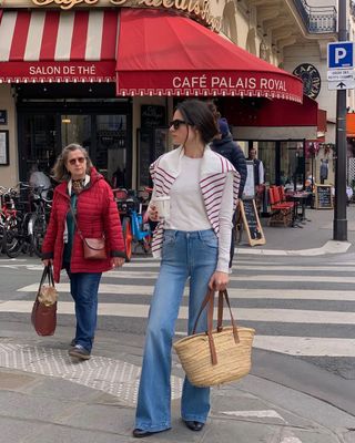 @leasy_inparis wearing wide-leg jeans and ballet flats
