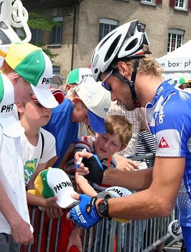 Tom Boonen (Quick.Step-Davitamon) would probably prefer if the kids had Quick.Step caps!