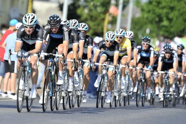 Leopard Trek sets tempo in the peloton.