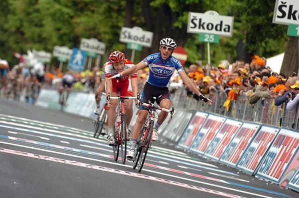 Jerome Pineau (Quick Step) wins stage five from a three-man break, just barely holding off the peloton.
