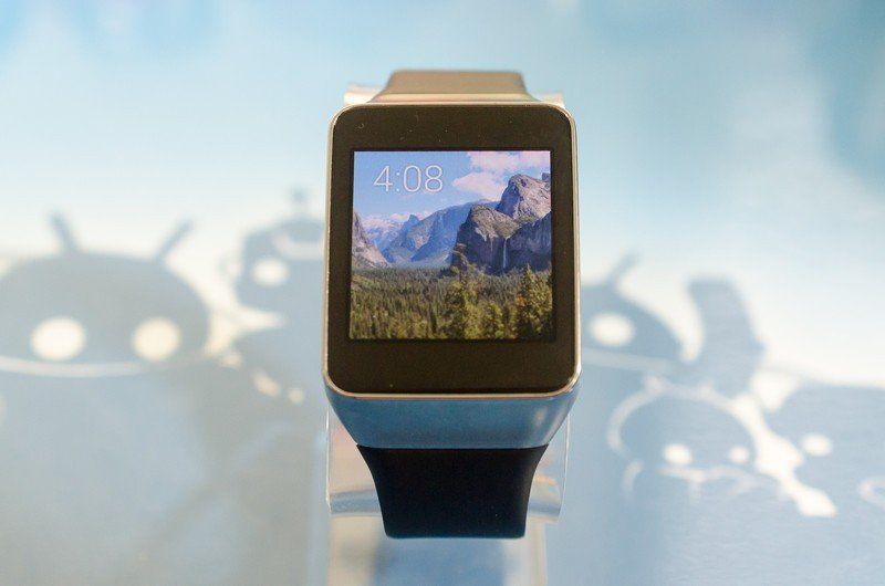 For now the Photos face shows a serene mountain scene. We think there is more in store for this one