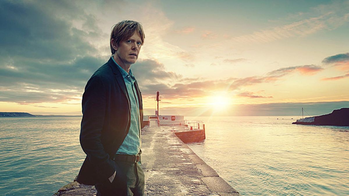 Beyond Paradise Kris Marshall as DI Humphrey Goodman in Beyond Paradise with a sea backdrop