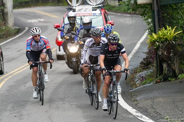 Riders on the attack during stage 4.