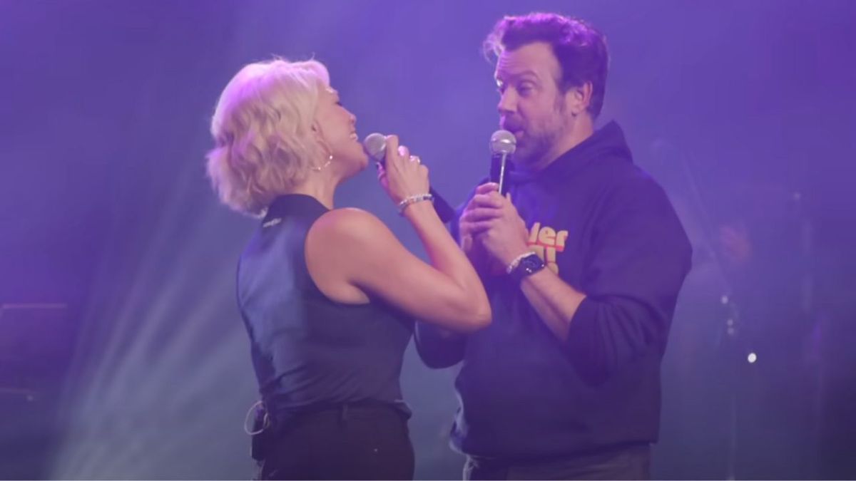 Hannah Waddingham &amp; Jason Sudeikis performing together