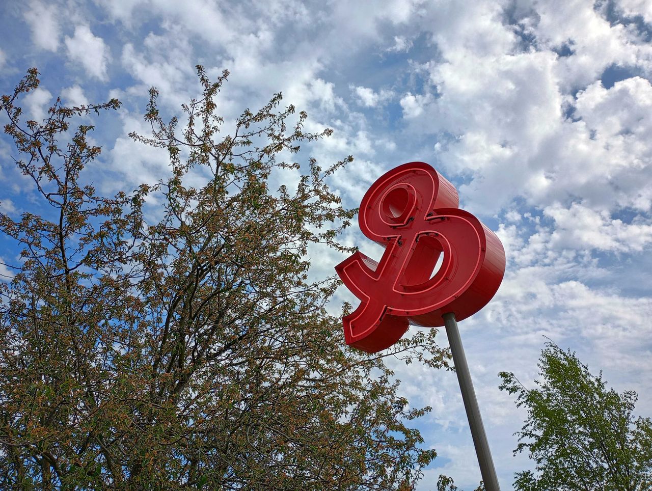 Ampersand symbol art piece