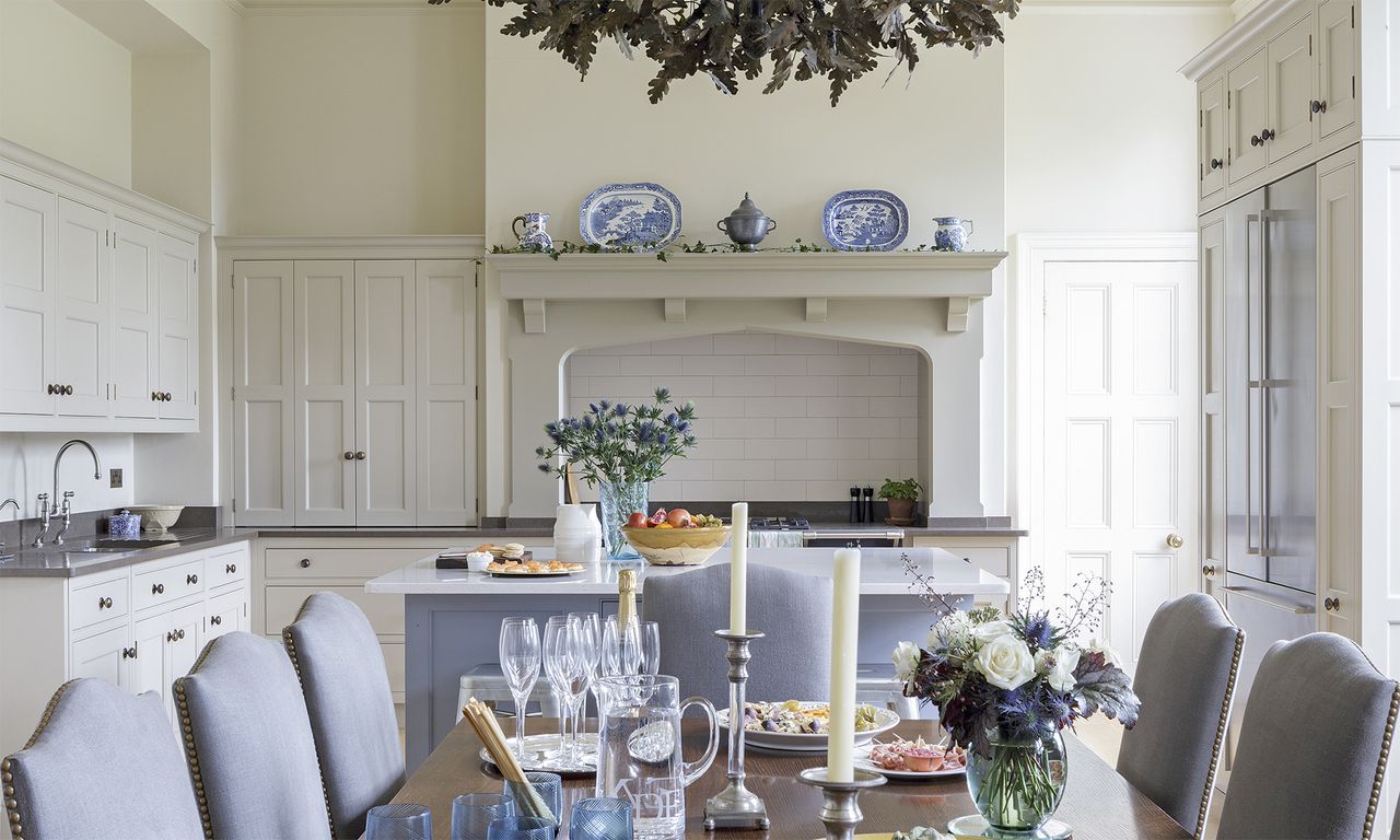 Kitchen area with dining table