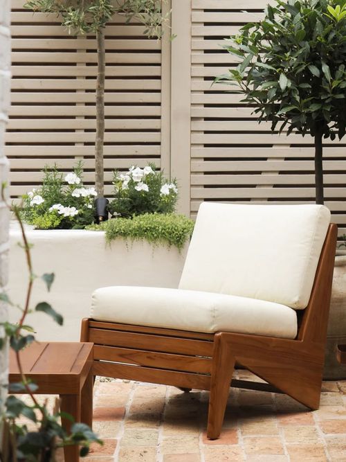 Outdoor Kangaroo Lounge Chair
