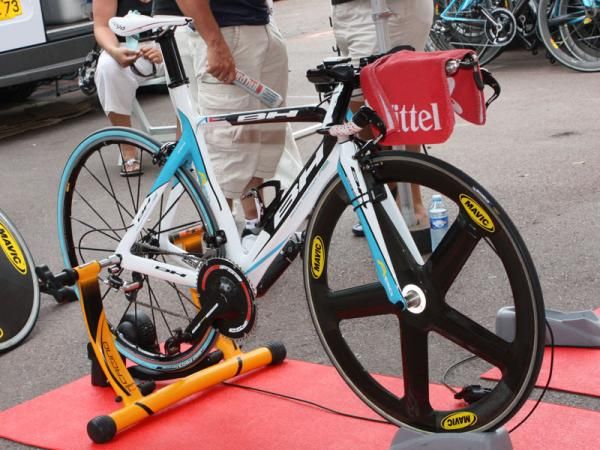 The Ag2r team is using BH time trial bikes - some with flat base bars and some with drop.