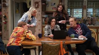 Laurie Metcalf, Lecy Goranson, Sara Gilbert, Emma Kenney and John Goodman in The Conners
