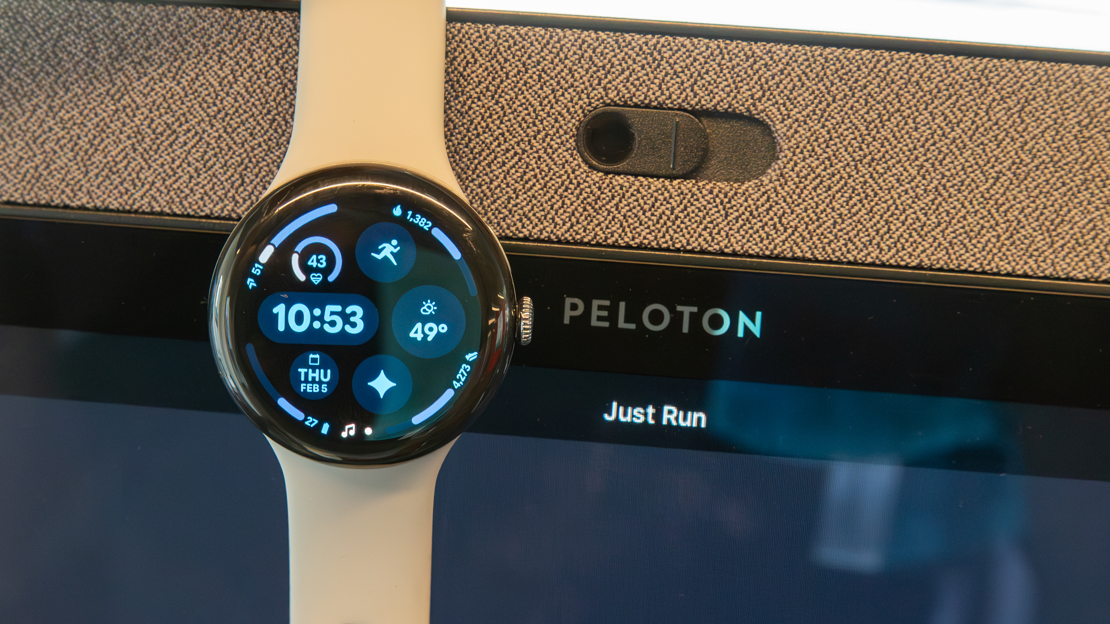 A Pixel Watch 3 and Peloton