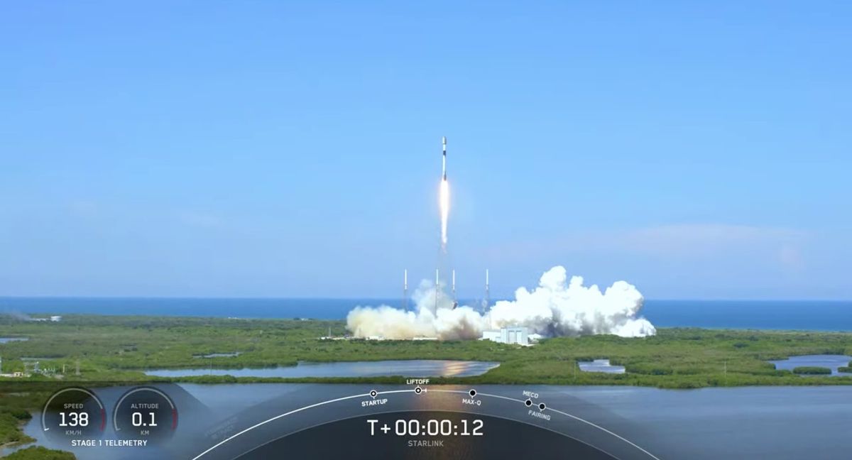 SpaceX a lancé 53 autres satellites Starlink et une fusée a de nouveau atterri en mer