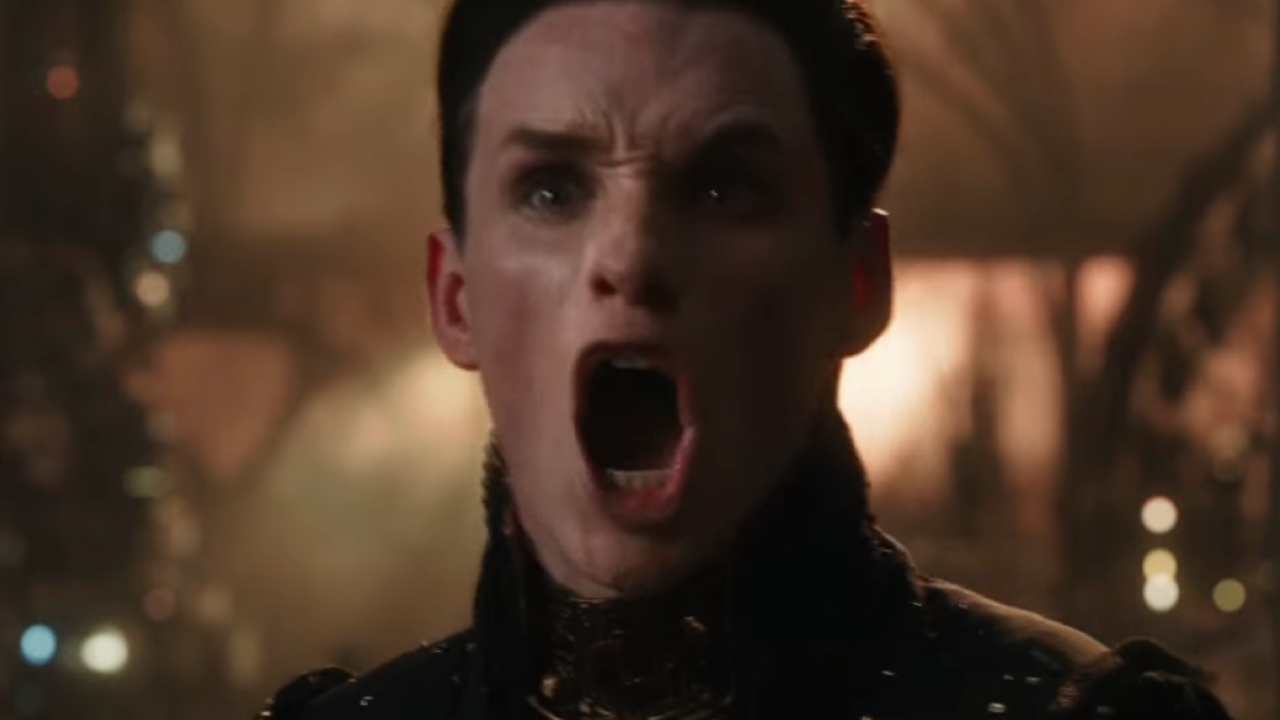 Eddie Redmayne screaming in Jupiter Ascending
