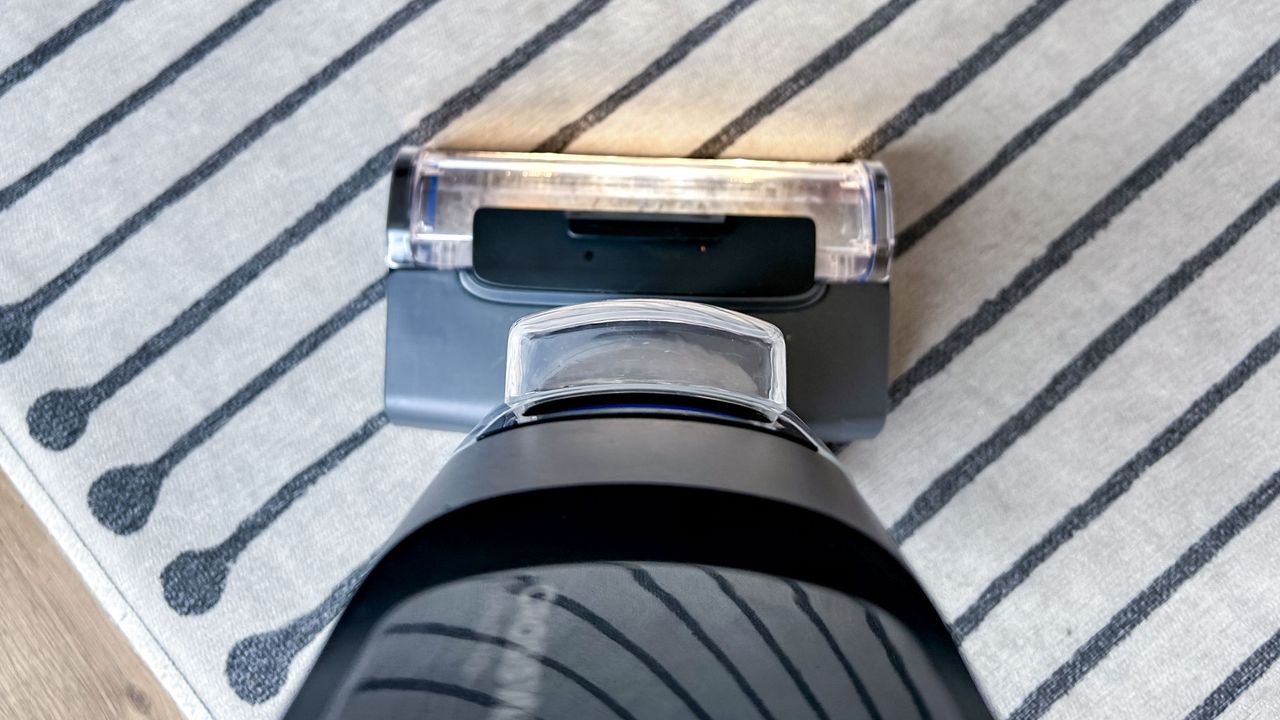 Bissell CrossWave Omnifind on carpet
