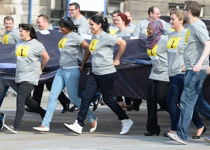 Sky employees roll out an enormous Team Sky jersey in Leeds