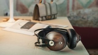 Meze Audio 99 Classics in walnut/silver on desk