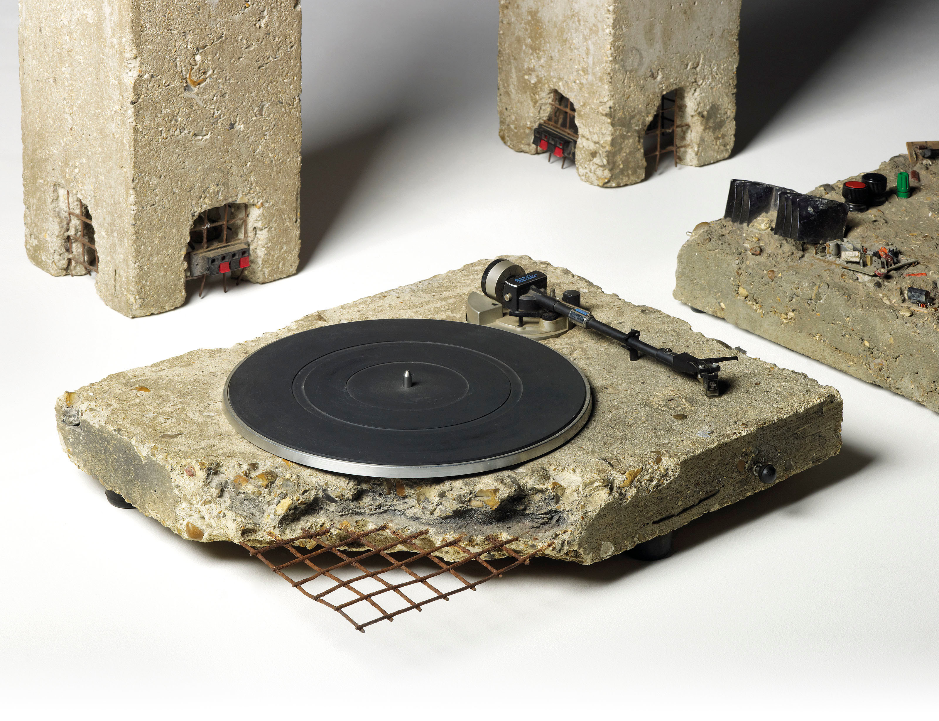 Ron Arad, Concrete Stereo, 1983