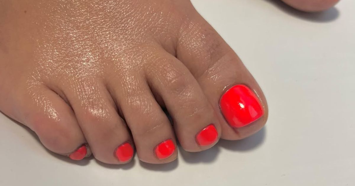 This Is How to Make Neon Pedicures Work Every Time