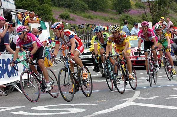 Chavanel and Mazzoleni on the front of the Landis group