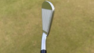 Photo of the Srixon ZXi5 Iron in the playing position