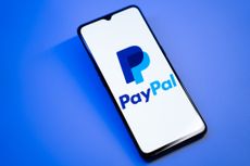 paypal logo on smartphone with blue background