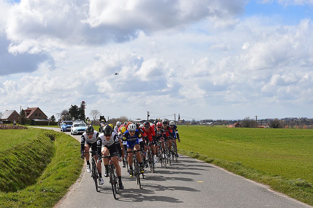 Echelons formed and closed throughout the race at Gent-Wevelgem