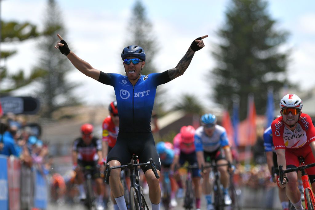 Giacomo Nizzolo wins stage 5
