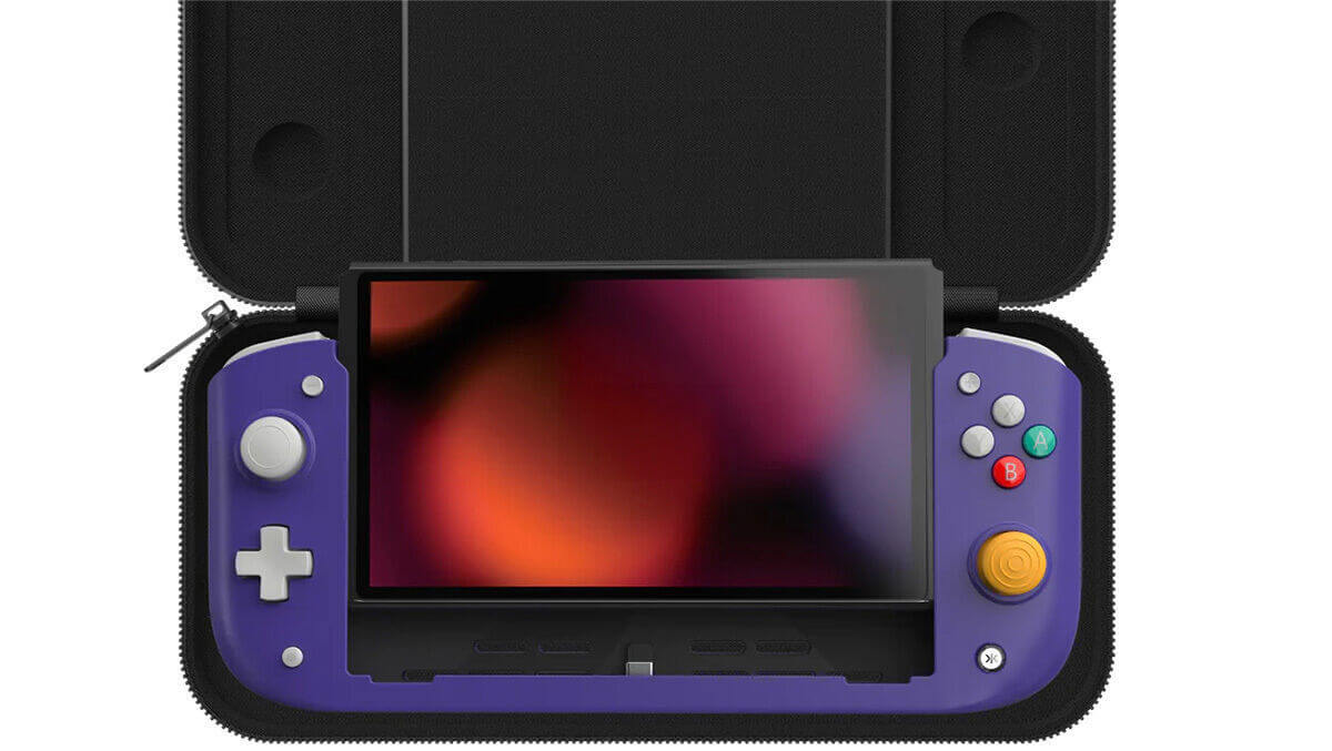 A purple CDKR Nitro Deck inside a carrying case with a Switch placed inside the Nitro Deck