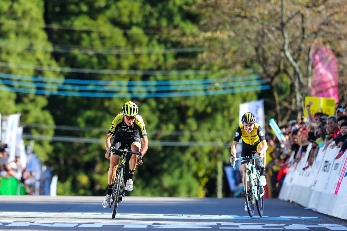 Robert Power outsprints Antwan Tolhoek for victory