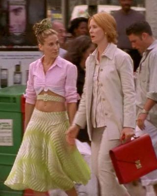 carrie bradshaw wears a pink button-up and green skirt with a belt around her waist in season 4 of sex and the city, Episode 15, titled “Change of a Dress”