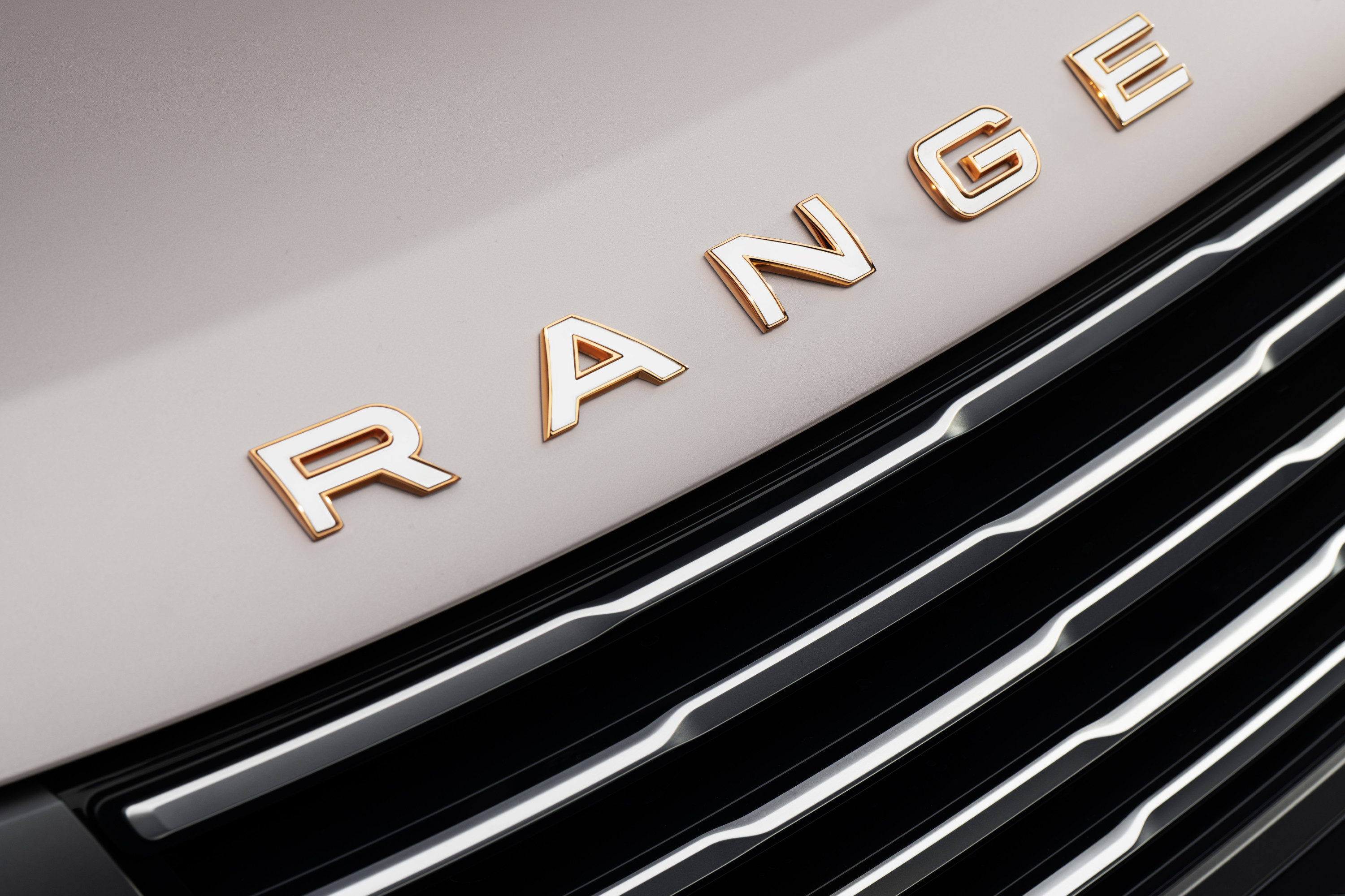 Details of the one-off Range Rover Pearl of Tay edition