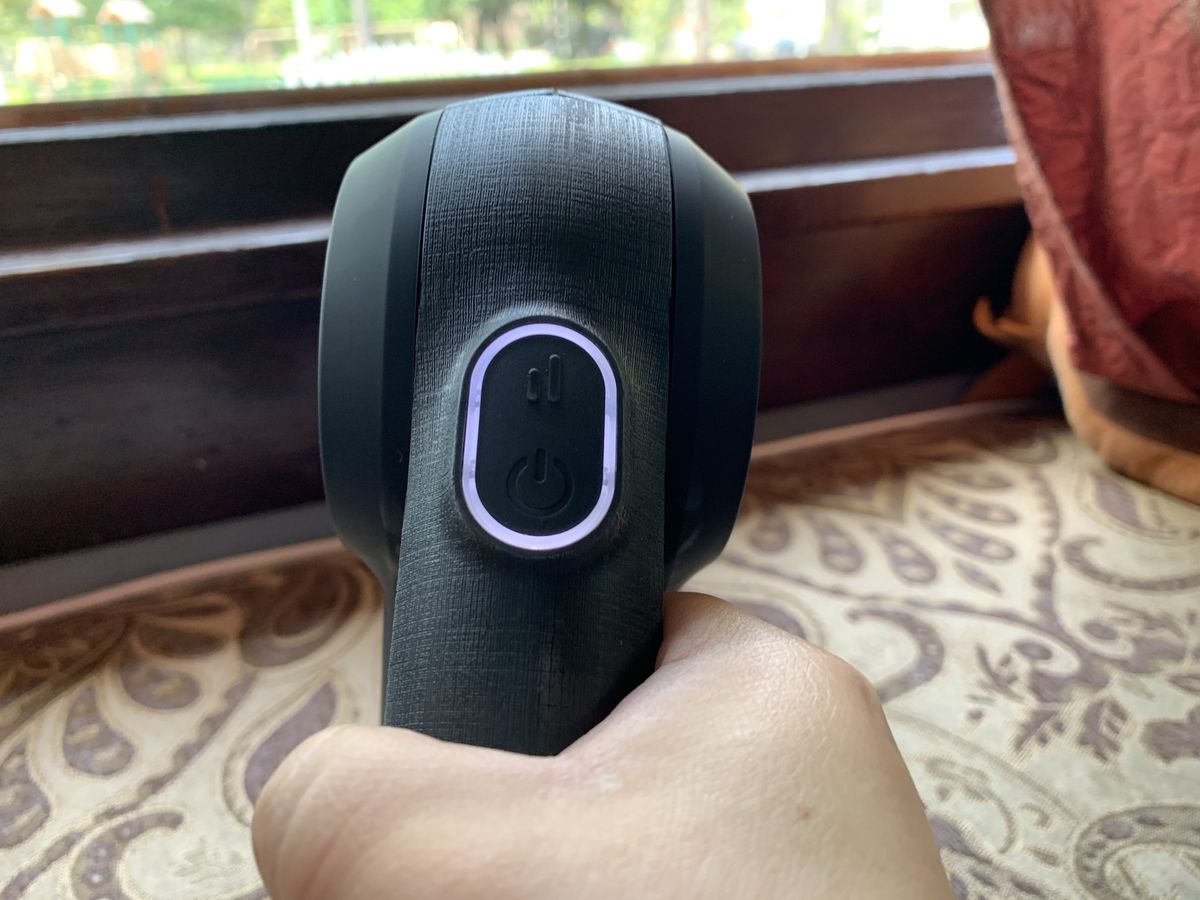 Theragun G3PRO power on and speed adjust lit up