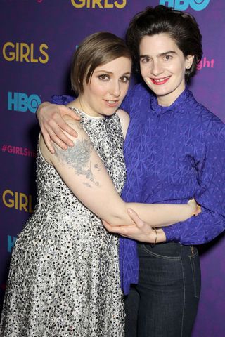 Lena Dunham And Gaby Hoffmann Lean In For A Snap At The Girls Season 3 Premiere