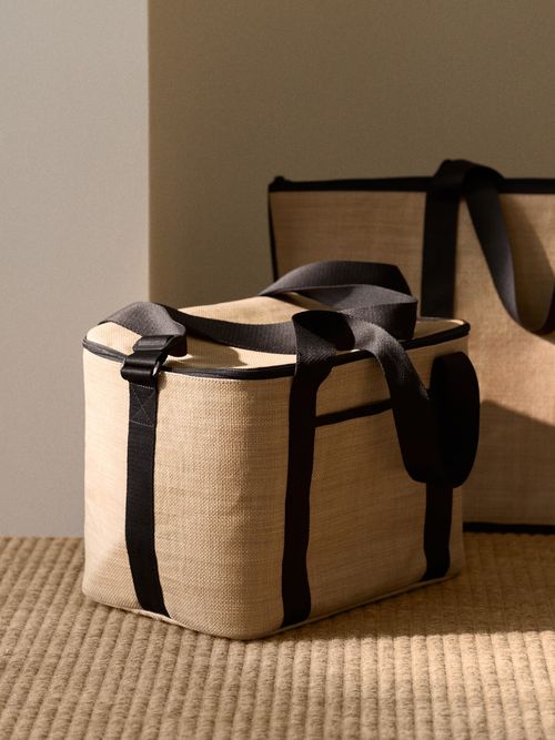 Straw-look cool bag
