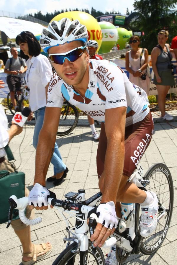 Rinaldo Nocentini (AG2R La Mondiale) at the start