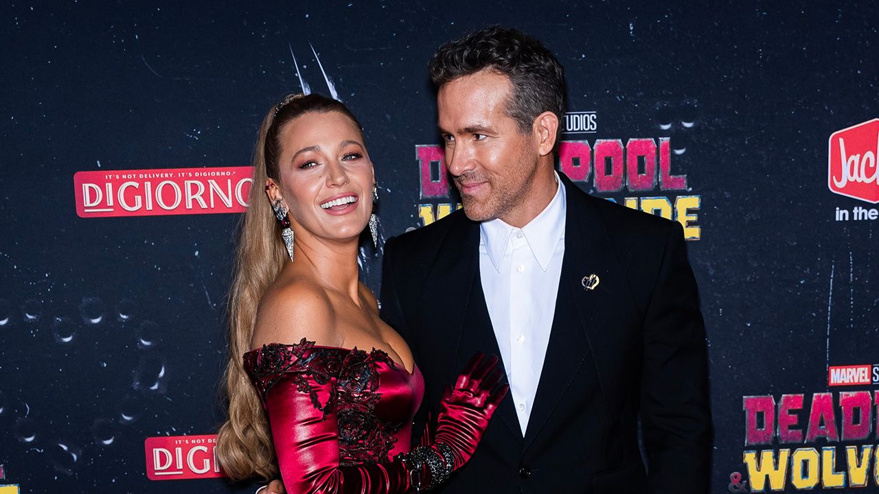 Während das Internet über ihre Beziehung klatscht, postet Ryan Reynolds weiterhin süße Momente mit Blake Lively