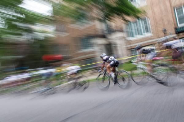 The women move fast down the back side.