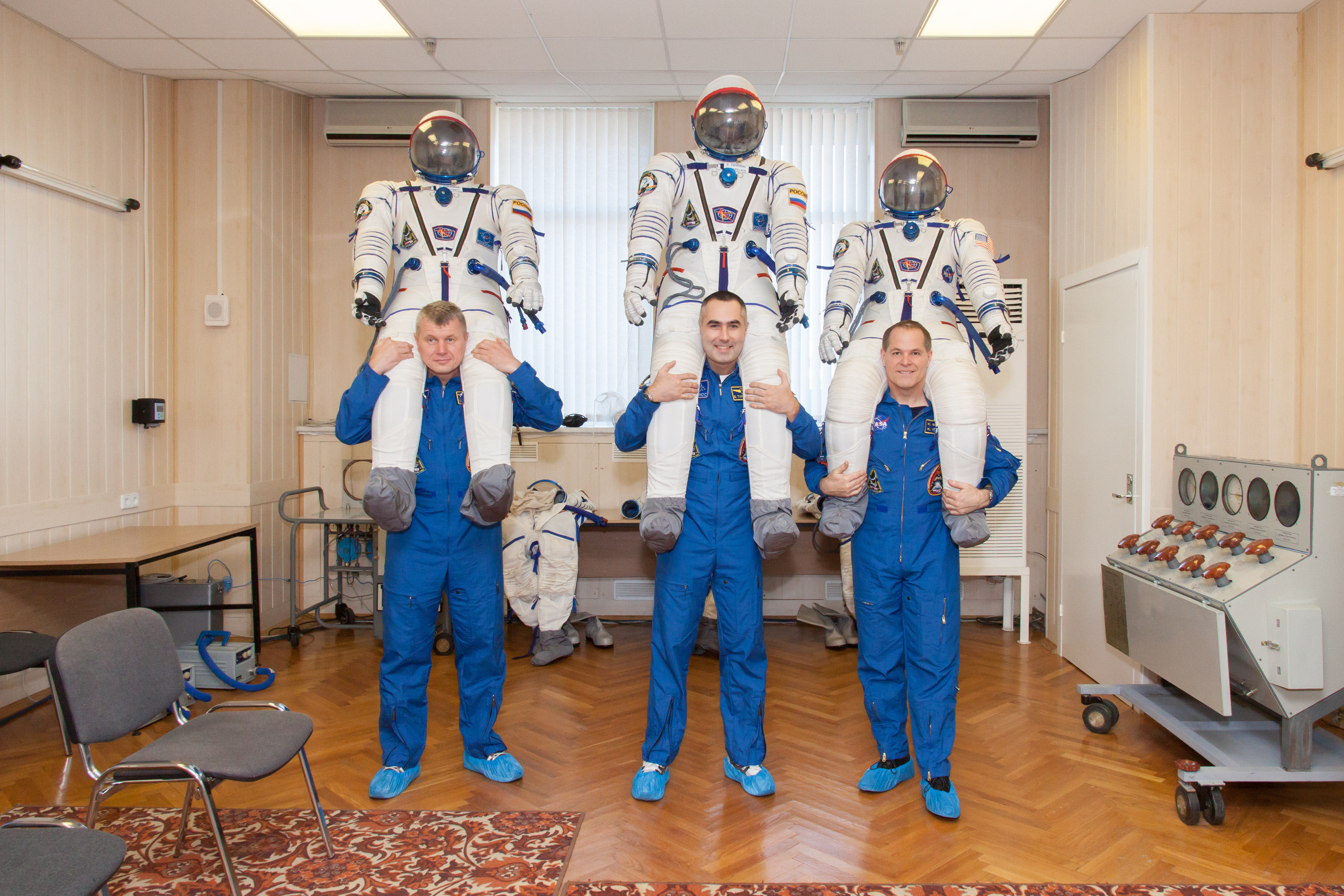 Expedition 33 Crew During Fit Check