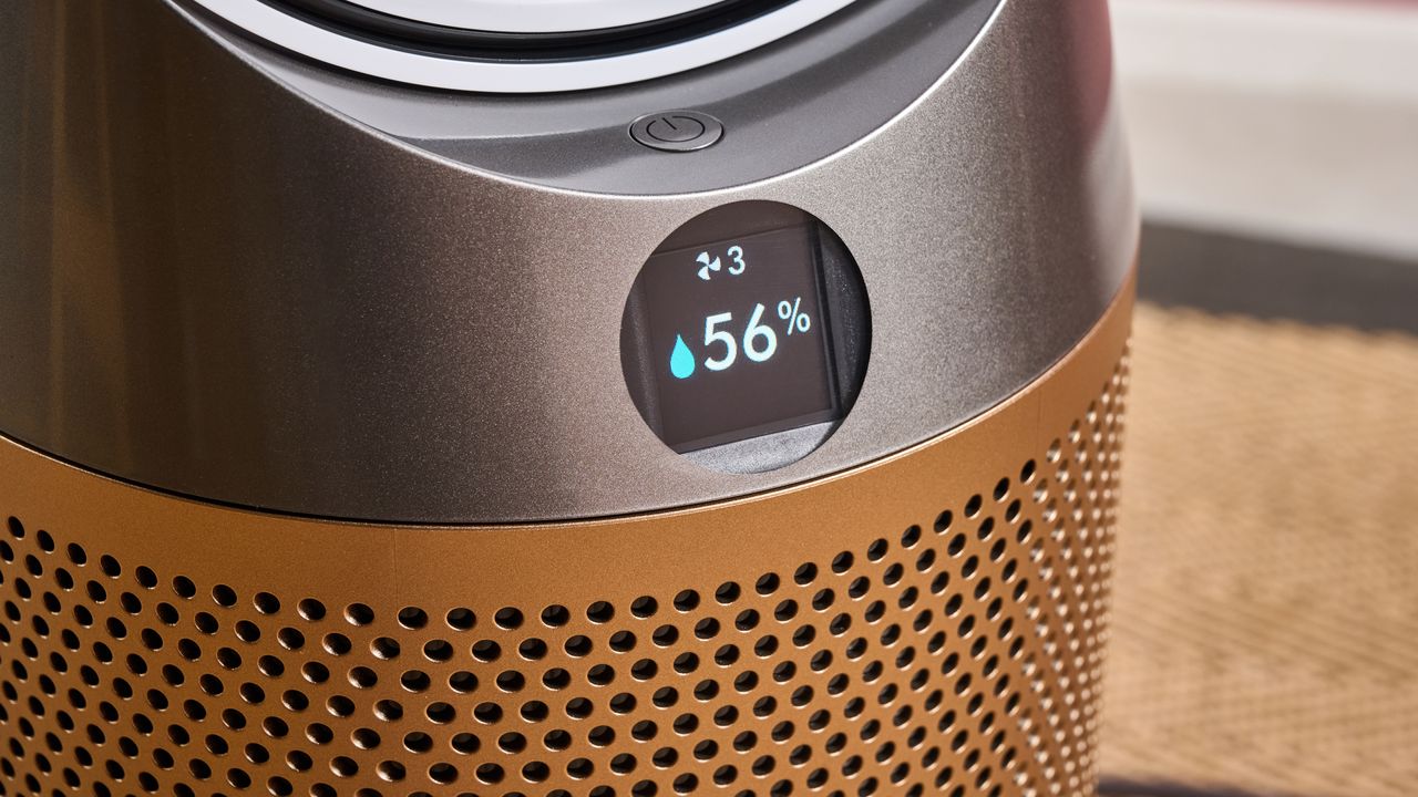 The circular screen on the front of the TP09 shows the ambient humidity.