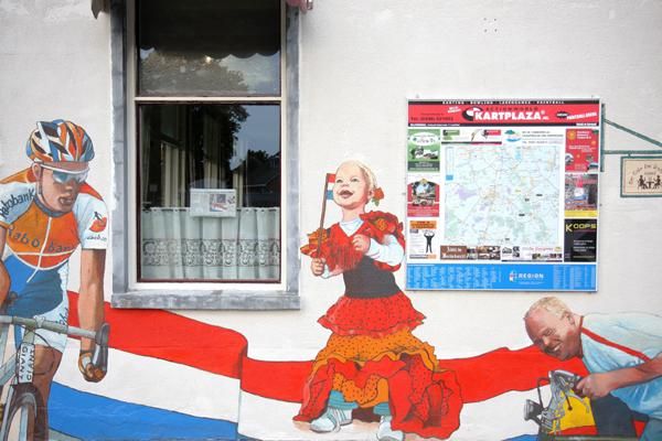 Young and old alike will welcome La Vuelta in the town of Hijken.