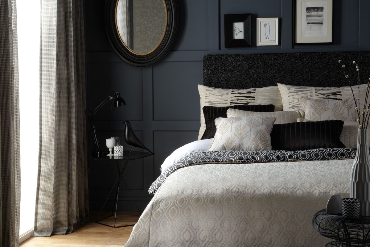Mirrored Black Bedroom Furniture Decor
