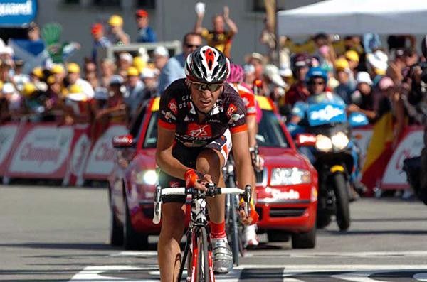 Oscar Pereiro (Caisse d'Epargne) stops the clock after finishing third