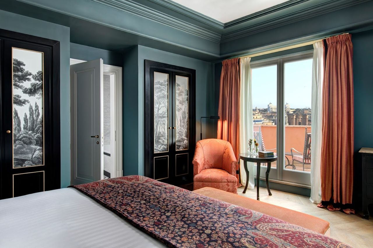 A sumptuously decorated room features an ocean green and terracotta decor.