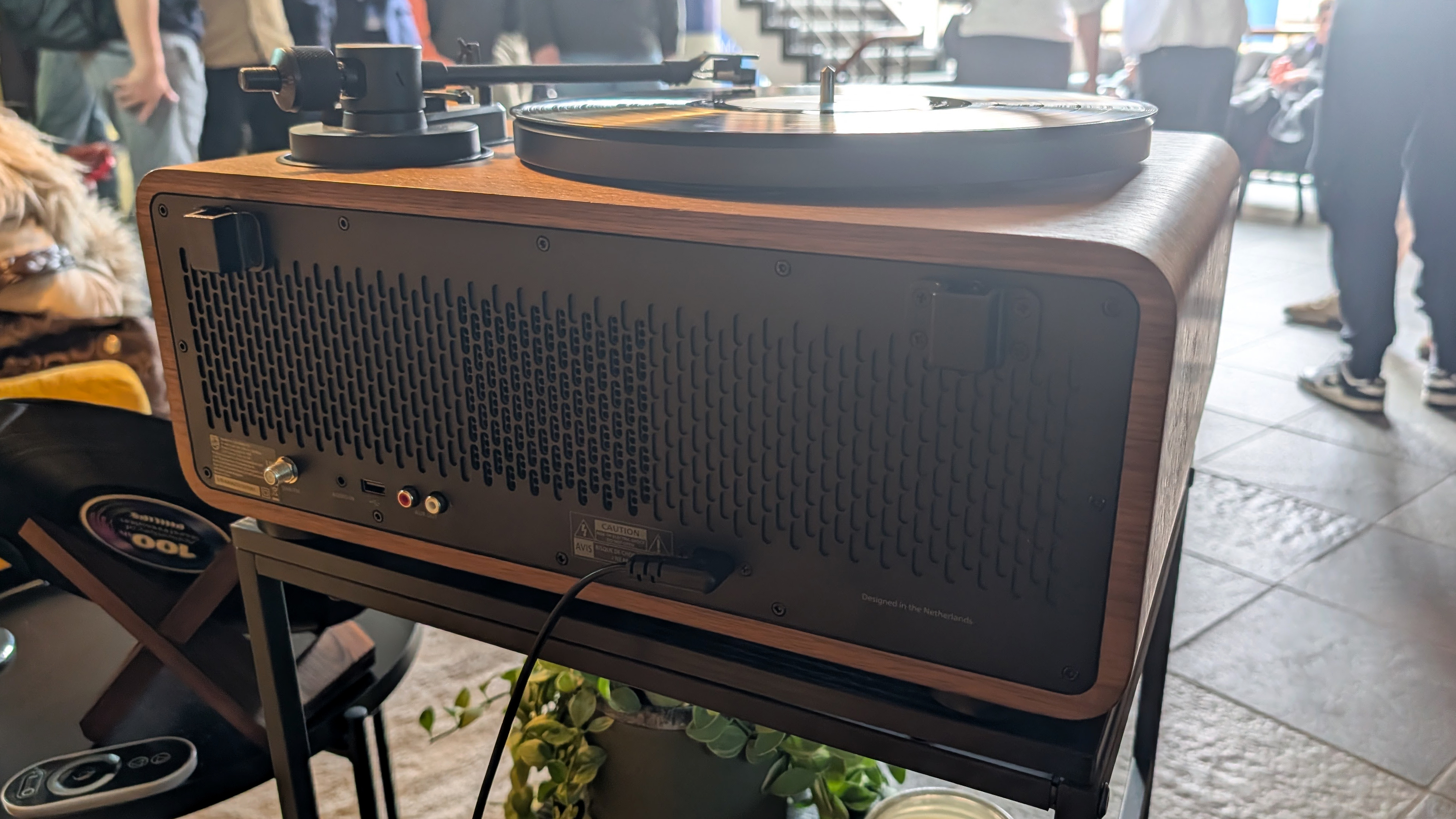 Philips The Tina V9000 all-in-one turntable system