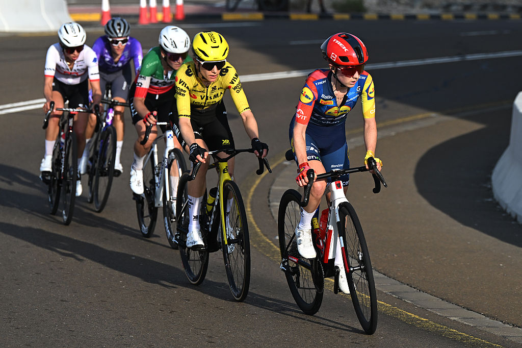 UAE Tour Women: Niamh Fisher-Black leads on the decisive ascent of the race