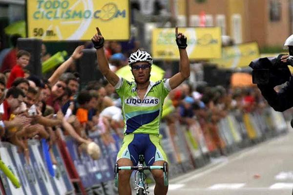 Luca Paolini (Liquigas) raises his arms