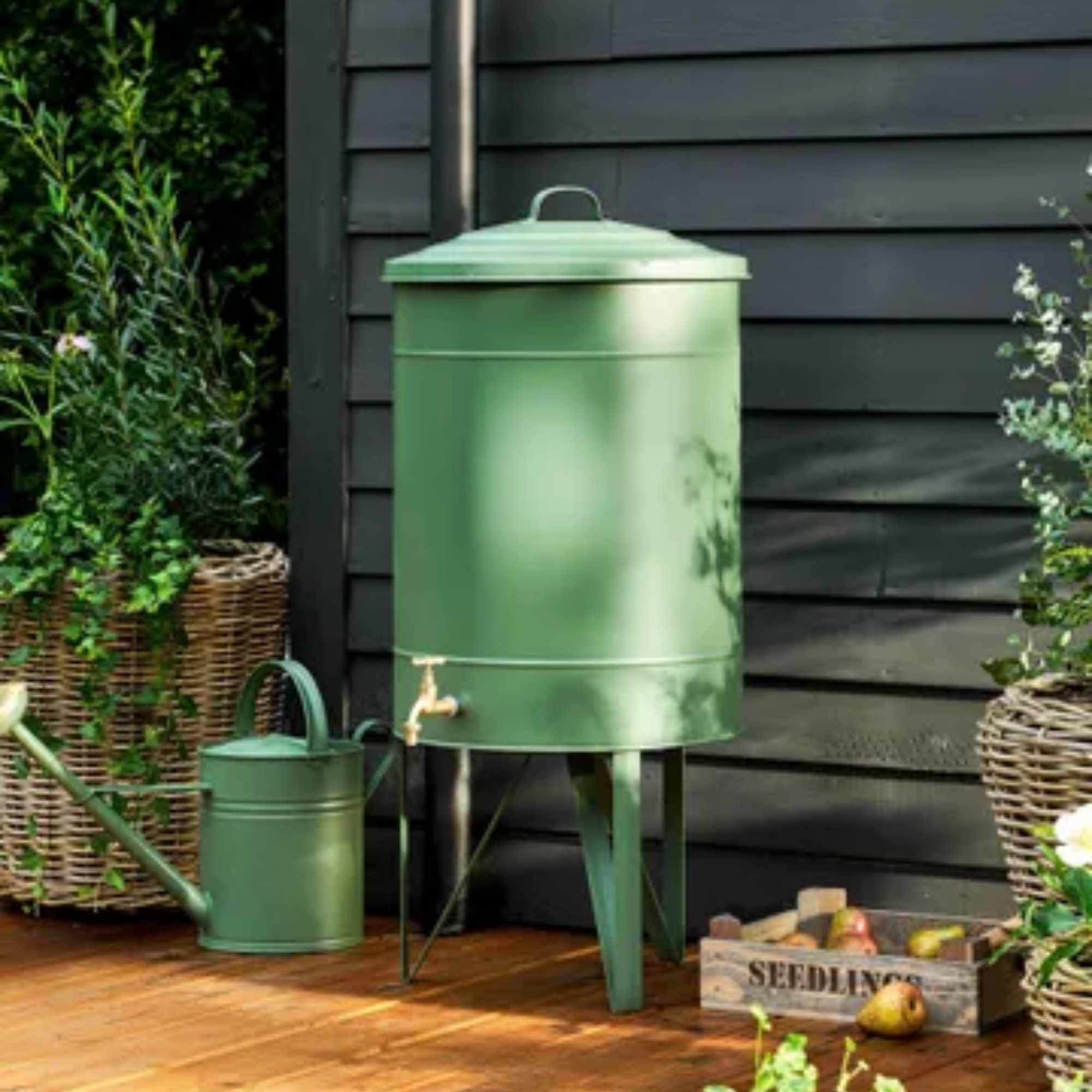 Garden Trading Water Butt with watering can in thistle green