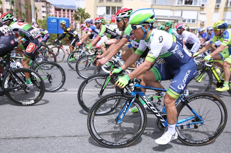 Caleb Ewan (Orica-GreenEdge) looking relaxed in the bunch