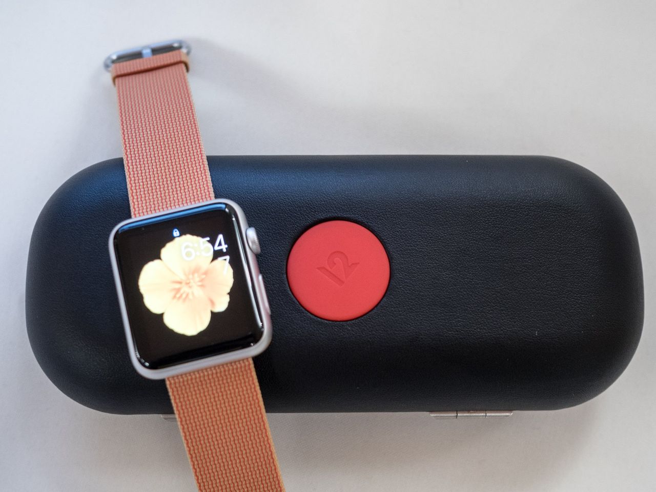 Twelve South TimePorter Apple Watch top