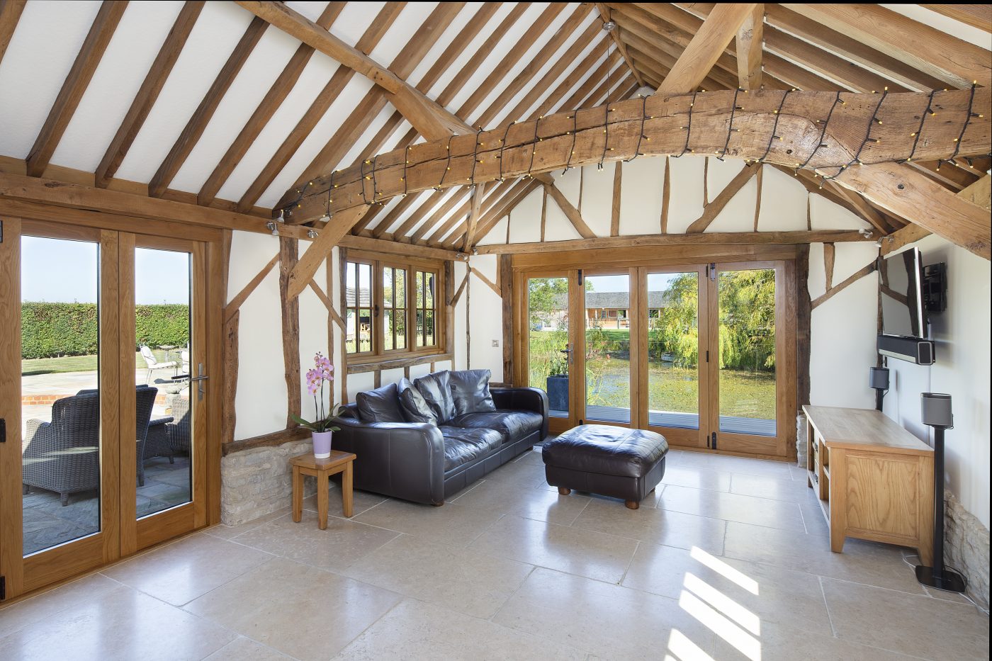 Willow-Farmhouse-Oakhall-Court-Worminghall-3-e1570612296574.jpg