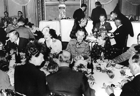 Nazis Berlin Opera Champagne